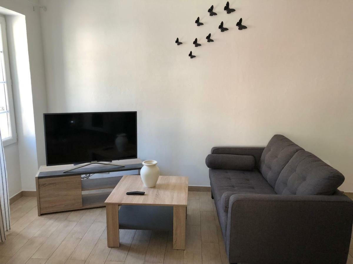 Apartment F2 Dans Joli Village Corse *