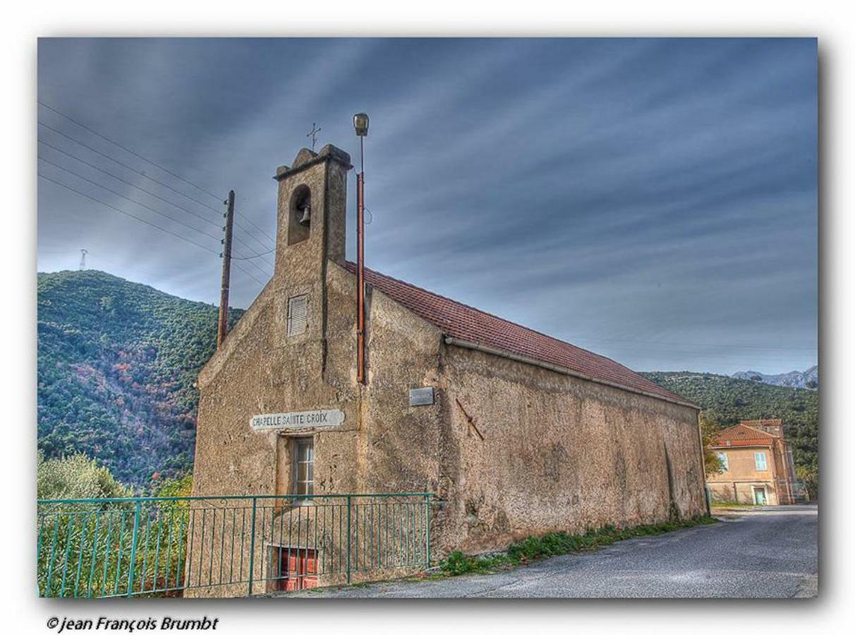 Apartment F2 Dans Joli Village Corse *
